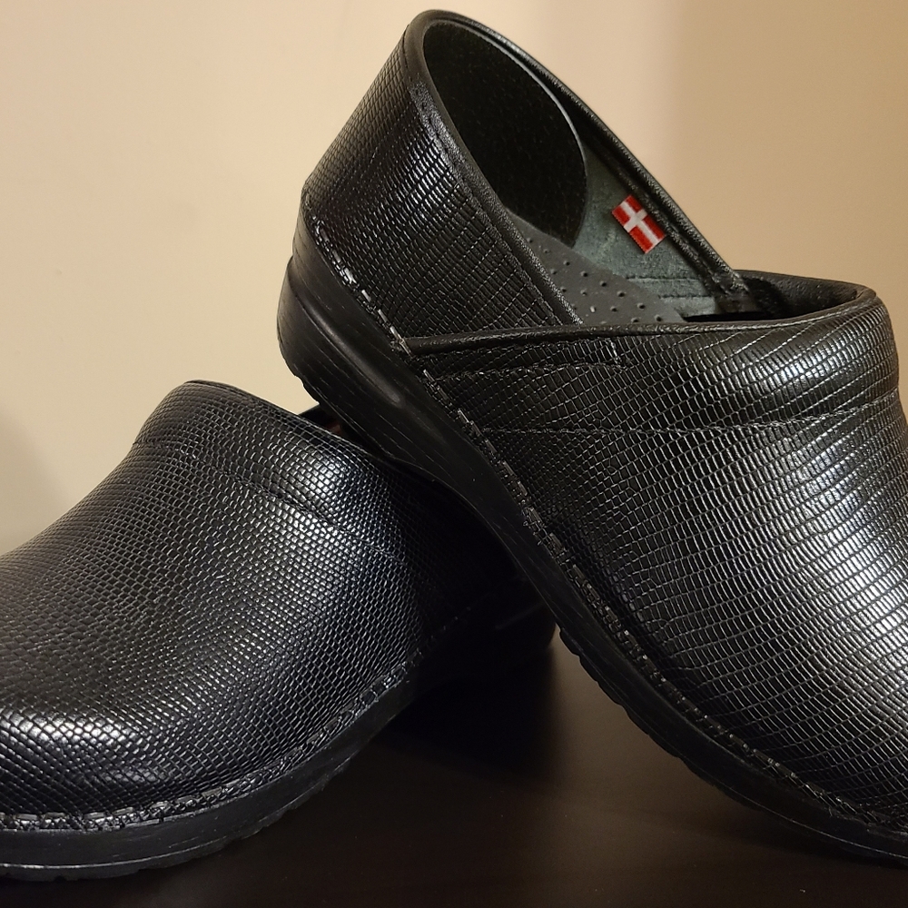 NWOT Sanita Clogs